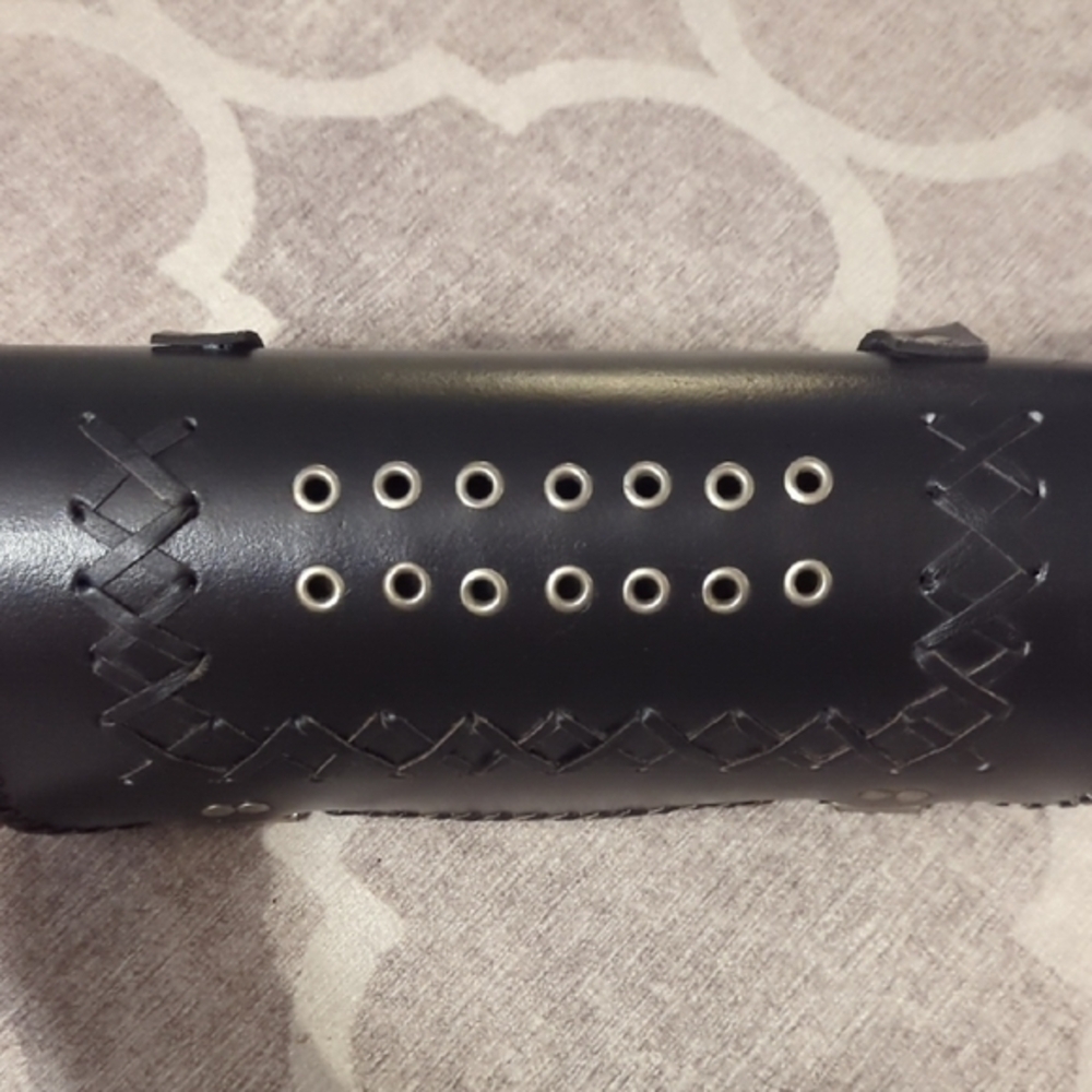 Black Leather Motorcycle Saddle Bag - Picture 3 of 8